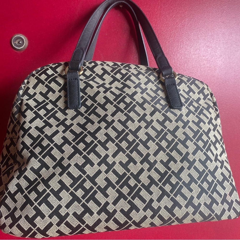 Tommy Hilfiger sharp Black and Cream canvas monogram spacious satchel - Picture 3 of 9